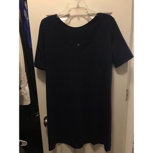 Gap short sleeved dress in the color of Navy.